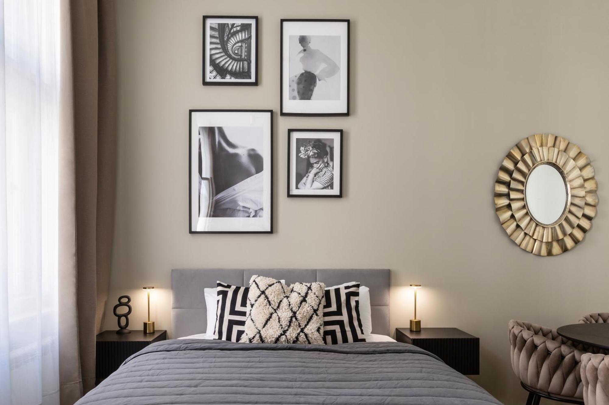 Turnkey I Republic Square Apartments Прага Екстериор снимка
