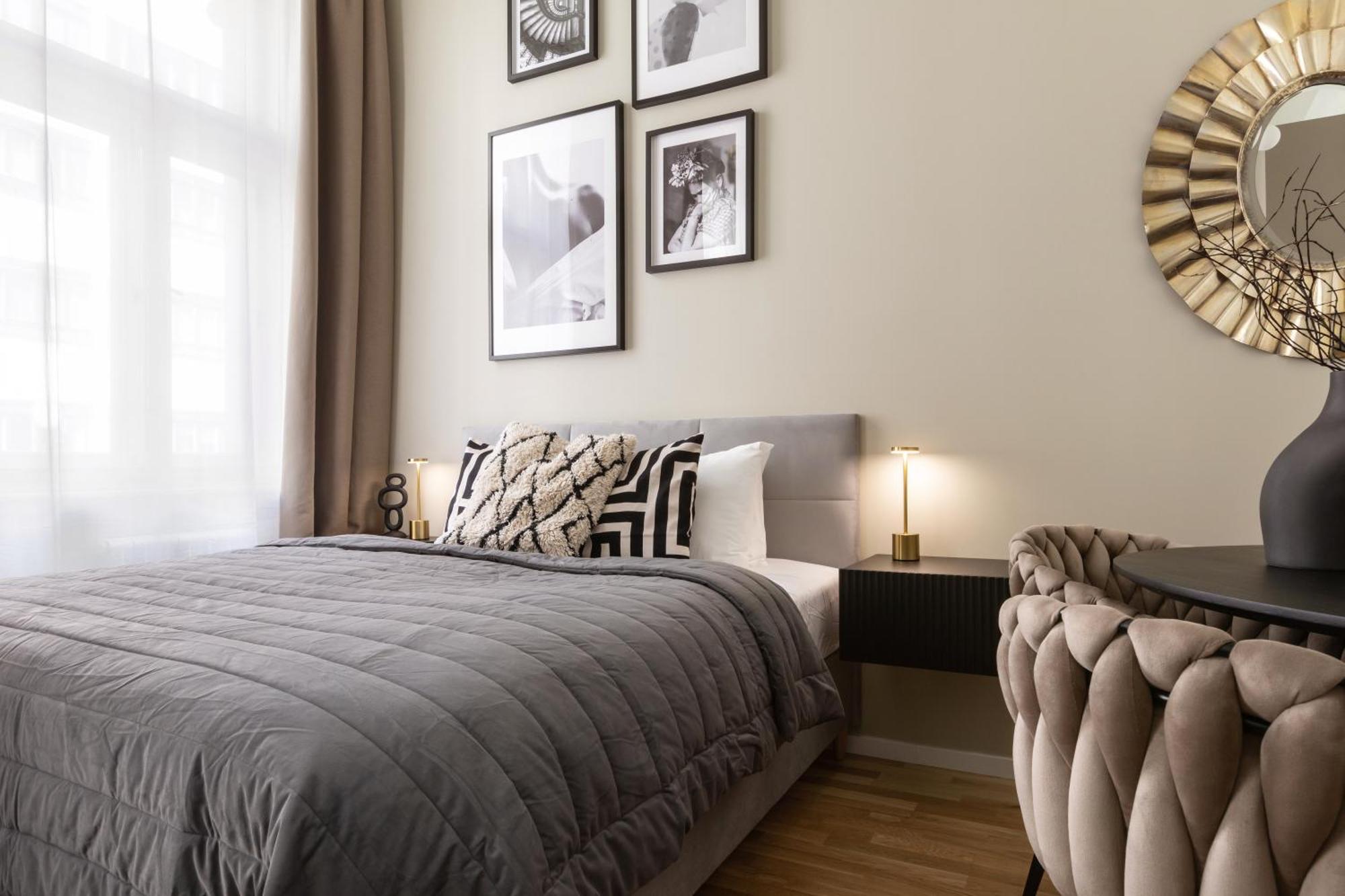Turnkey I Republic Square Apartments Прага Стая снимка