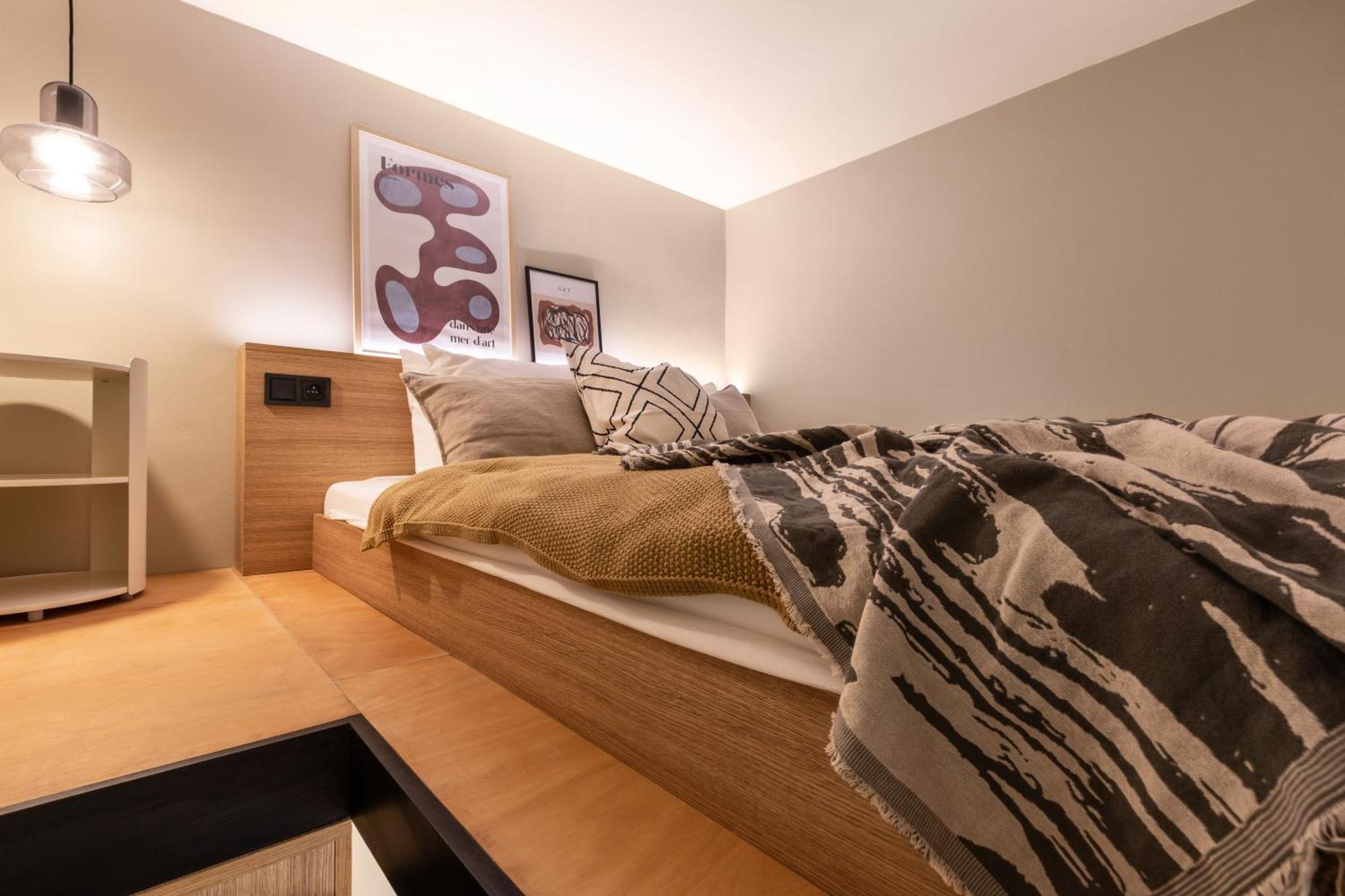 Turnkey I Republic Square Apartments Прага Стая снимка