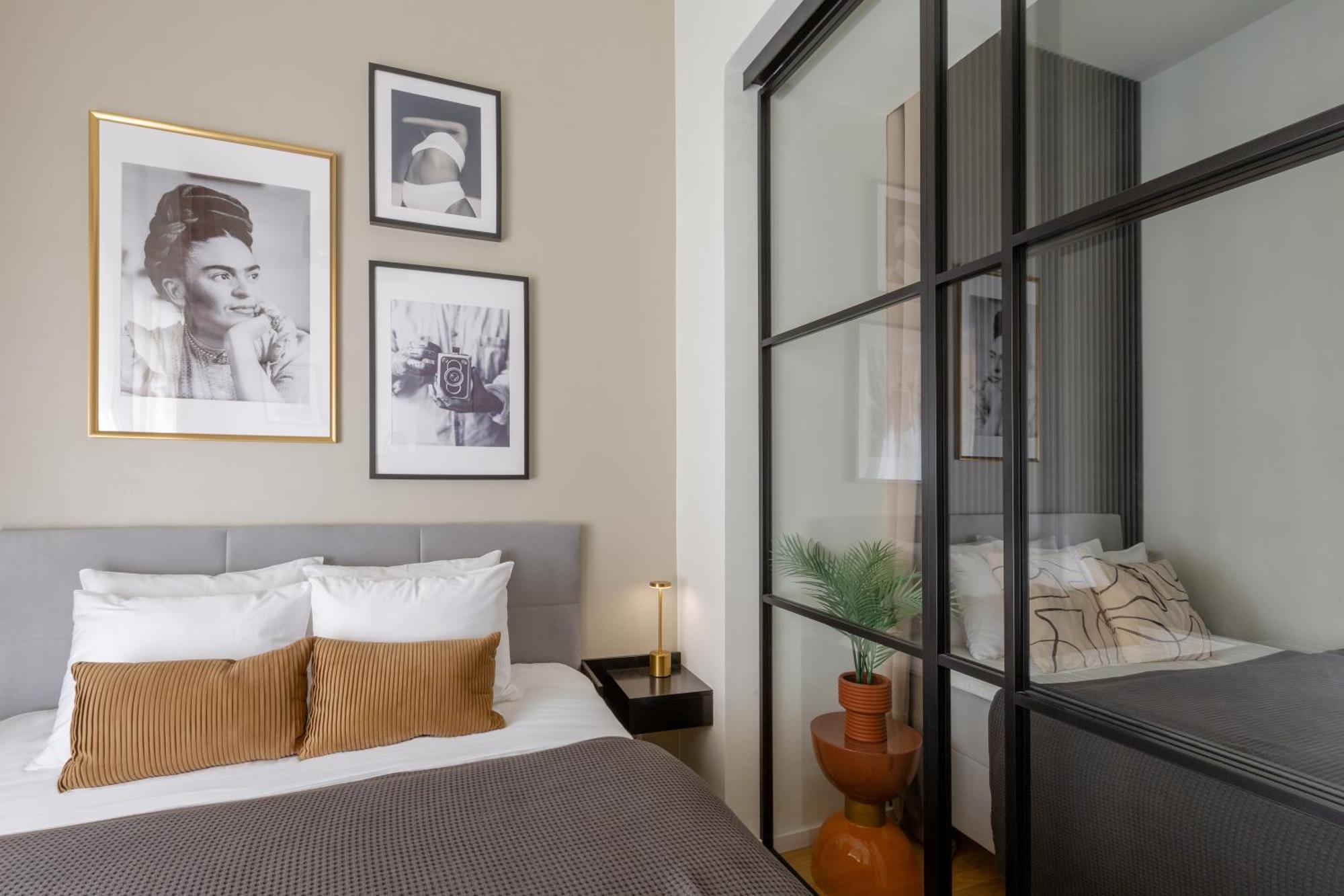 Turnkey I Republic Square Apartments Прага Стая снимка